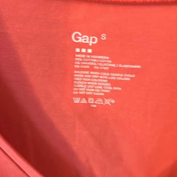 Gap NWOT apricot color tee - Picture 2 of 4